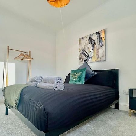 Cozy & Spacious 3-Bedroom Home By Tailored Accommodation Swansea Exterior photo