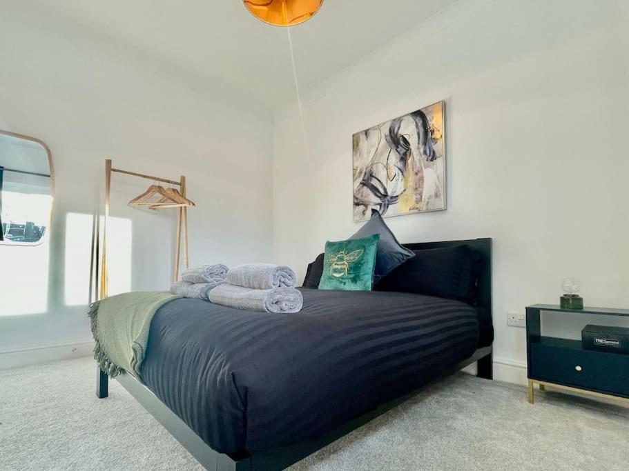 Cozy & Spacious 3-Bedroom Home By Tailored Accommodation Swansea Exterior photo