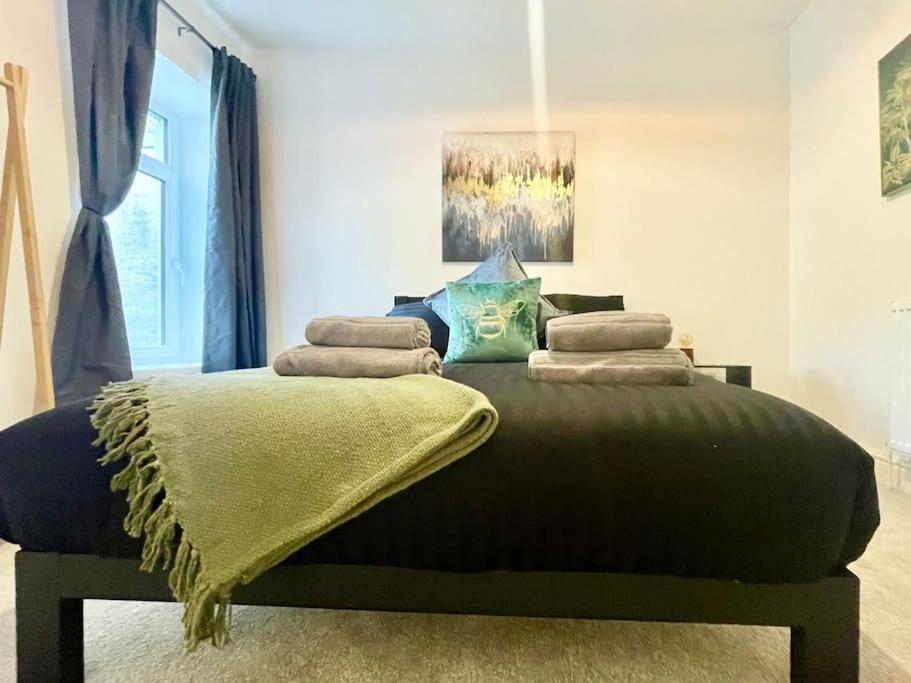 Cozy & Spacious 3-Bedroom Home By Tailored Accommodation Swansea Exterior photo